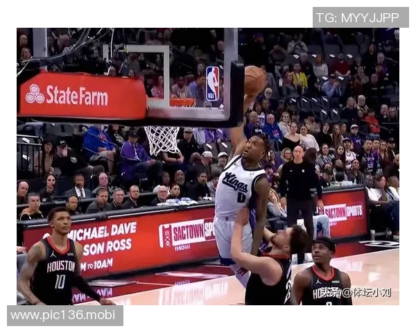 进攻还得加把劲儿！兰德尔半场出战17分钟 9中5拿到12分3助